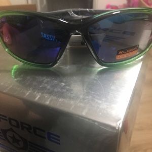 XLOOP UV CE PROTECTION POLYCARBONATE LENS.